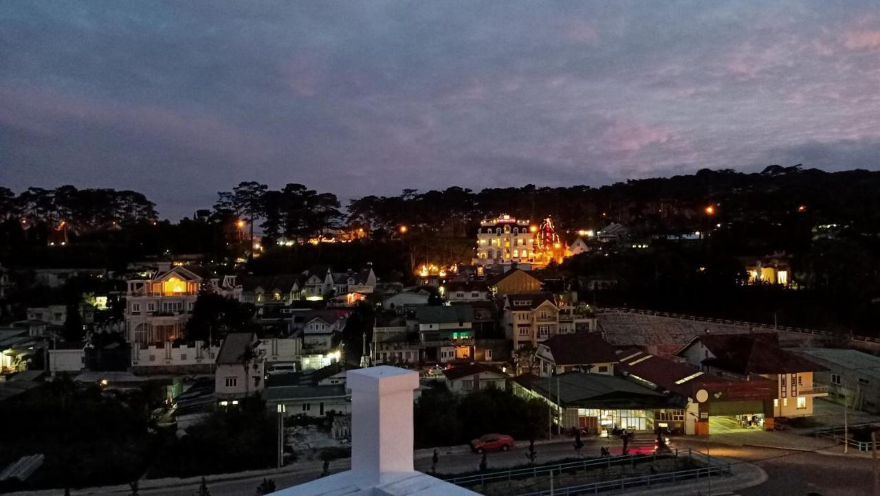Crown Dalat Hotel エクステリア 写真
