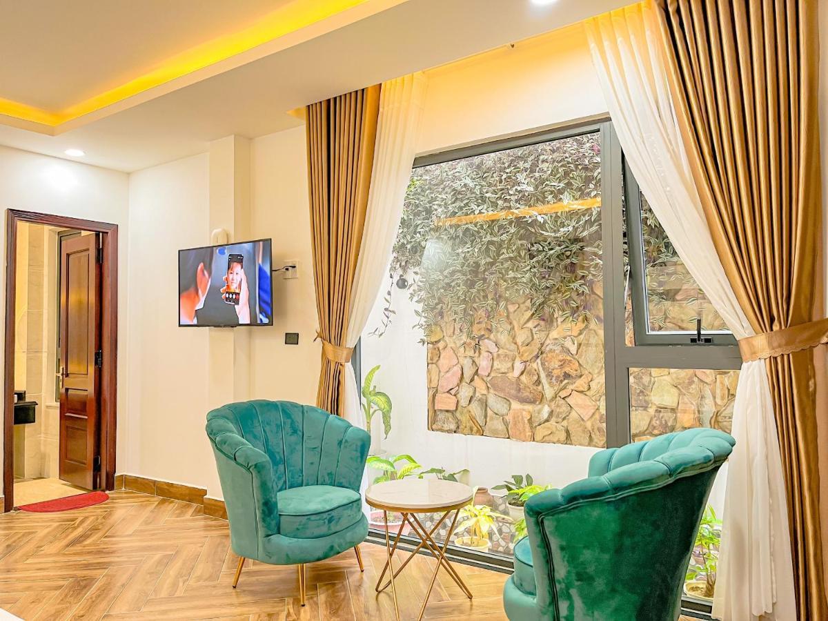 Crown Dalat Hotel エクステリア 写真