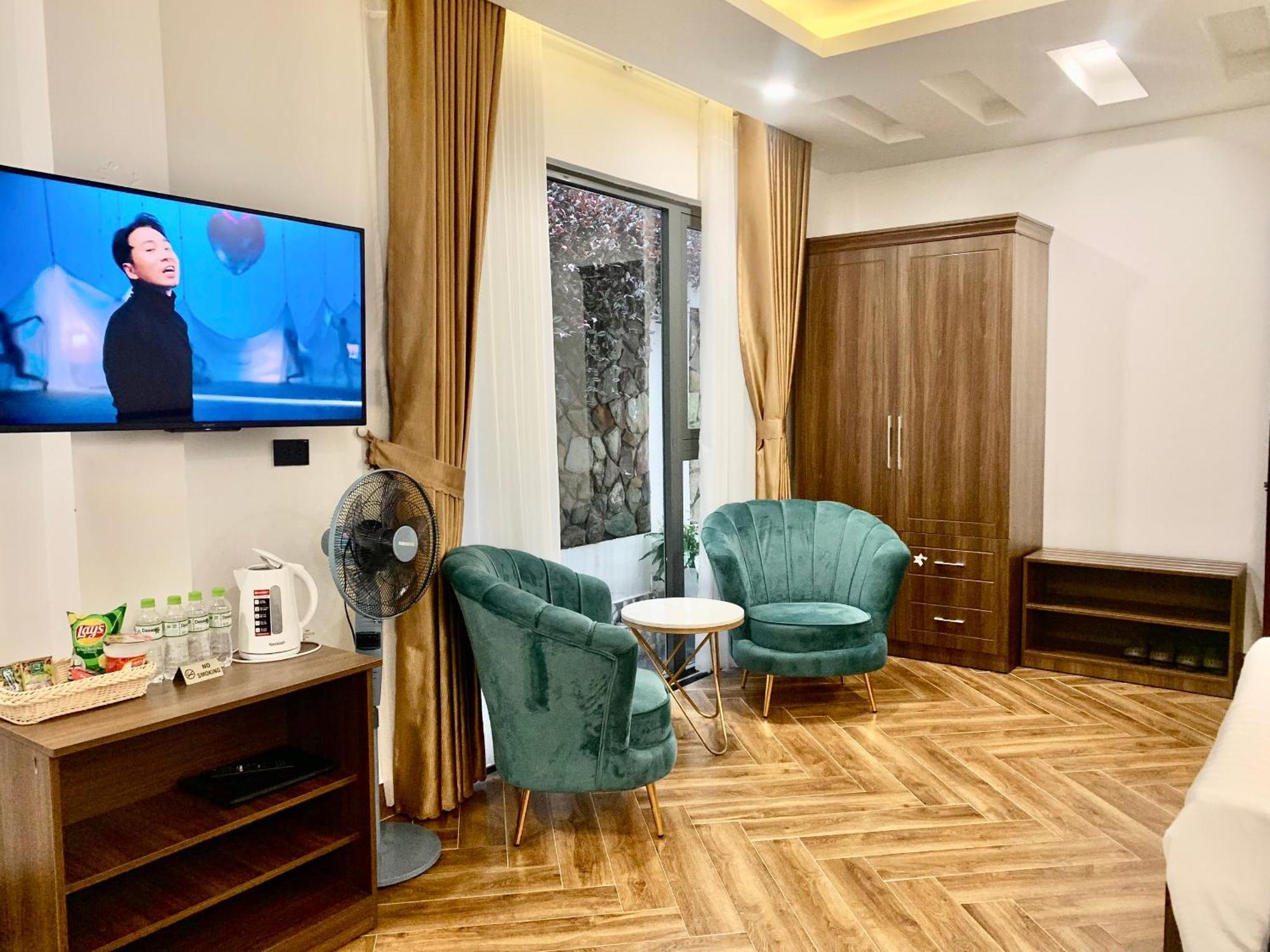 Crown Dalat Hotel エクステリア 写真